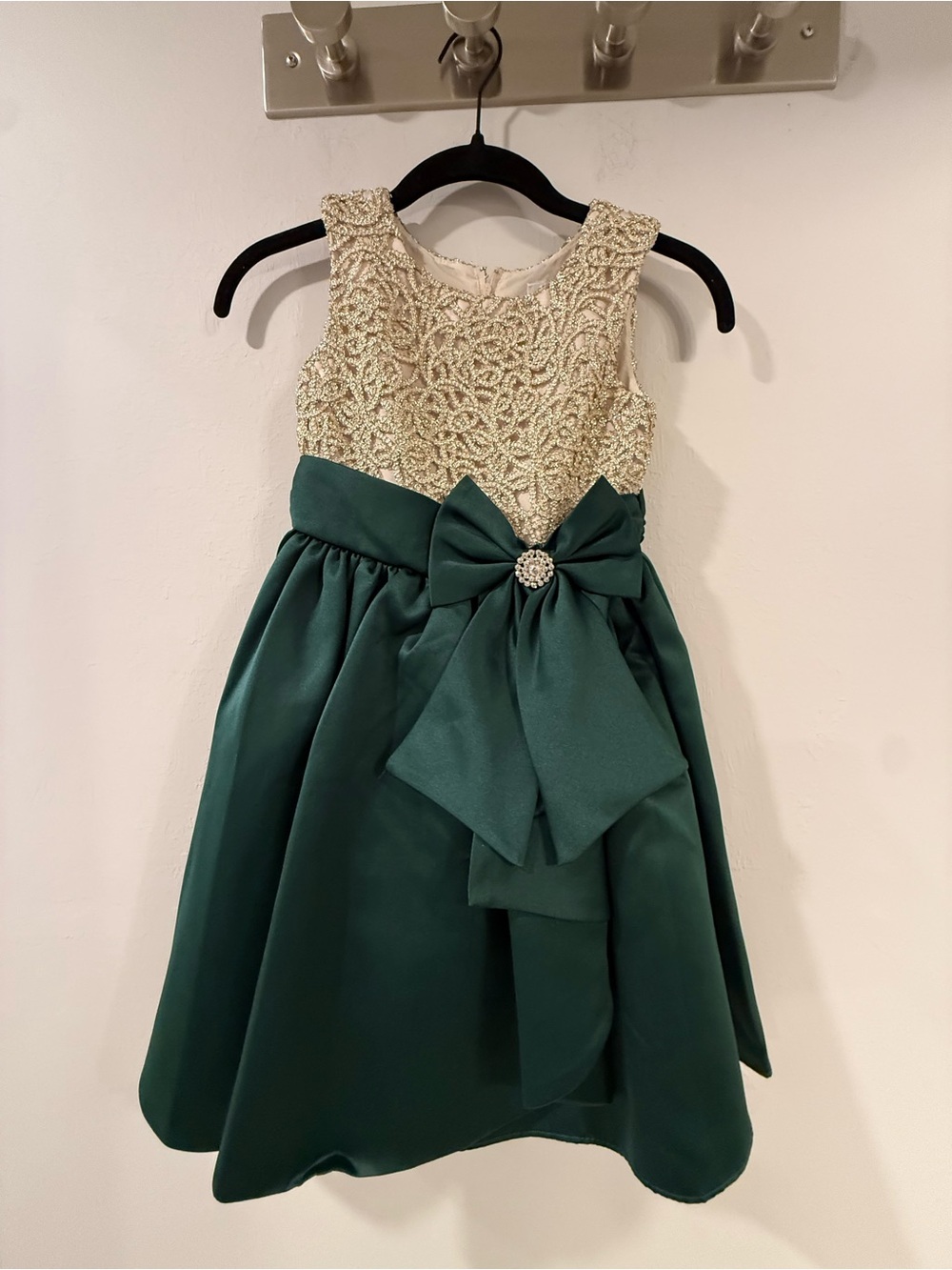 Rare Editions Cream Lace & Emerald Green Bow Formal Dress